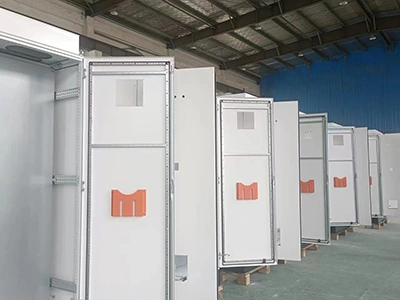 Gabinetes autoportantes y de montaje sobre piso