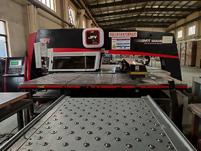 Punzonadora CNC de torreta